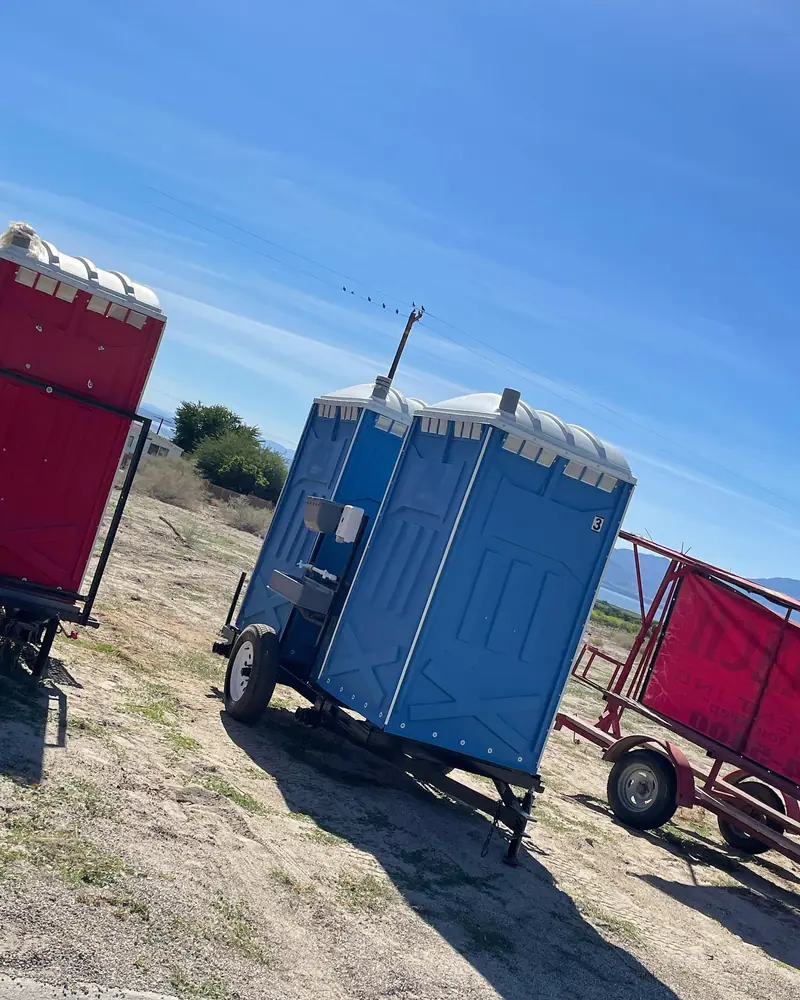 Trailer-mounted porta potties for moving crews